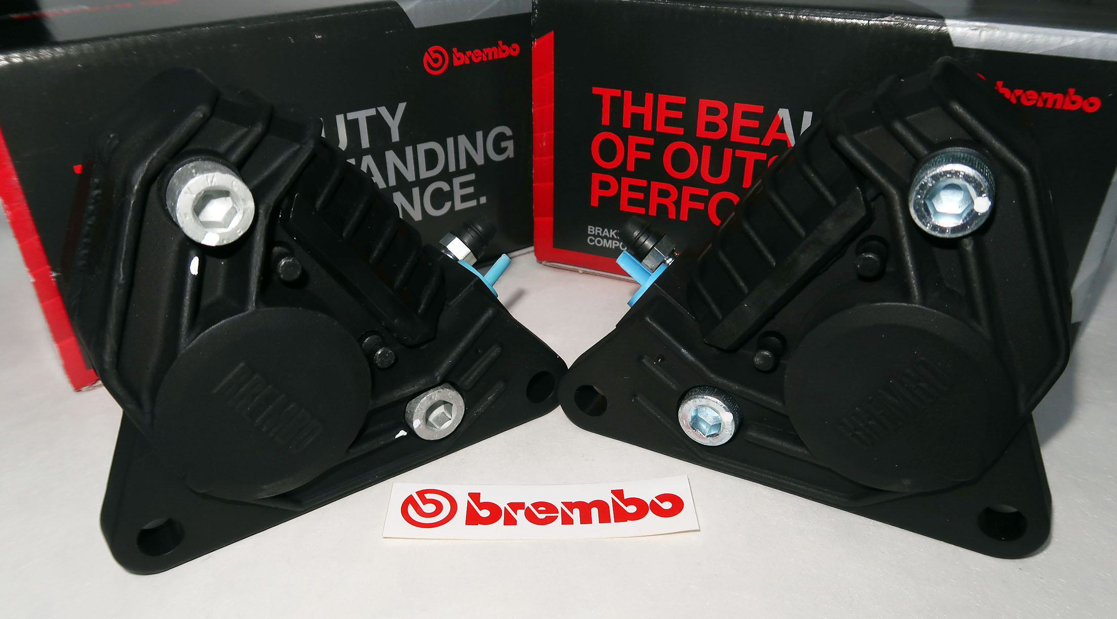 Brembo Bremszangensatz P2F08N, schwarz, links und rechts